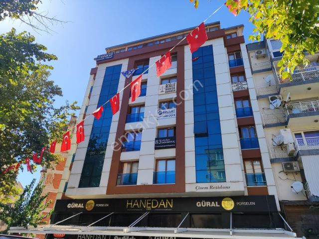 Utku Mahallesi'nde Cadde Üzeri, Çift Girişli, 180 M² Dubleks