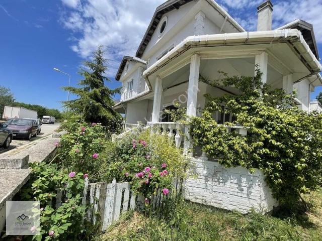 Utku Emlak'tan Cumhuriyet Mahallesinde 3+1 Satılık Villa