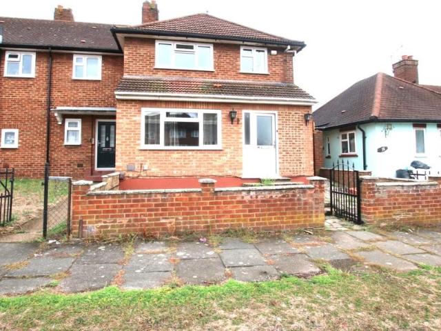 Uxbridge 5 bed detached house to rent £3,500 pcm £808 pw