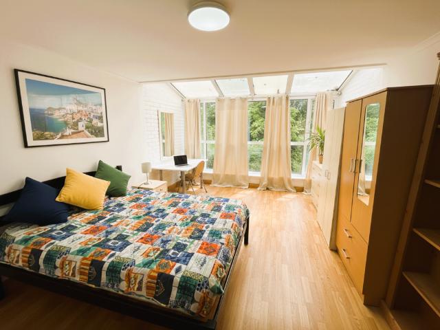 Uxbridge UB8 6 bed house to rent £4,000 pcm £923 pw