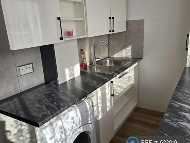 Uxbridge, Uxbridge, UB10 1 bed maisonette to rent £1,600 pcm £369 pw