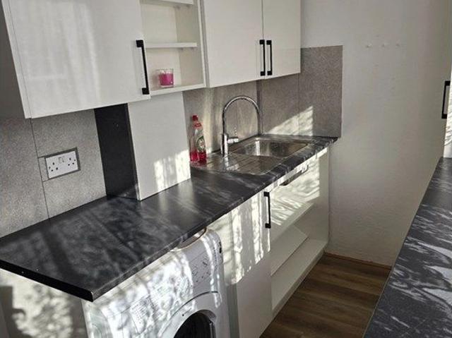 Uxbridge, Uxbridge UB10, 1 bed maisonette to rent, £1,600 pcm | PrimeLocation
