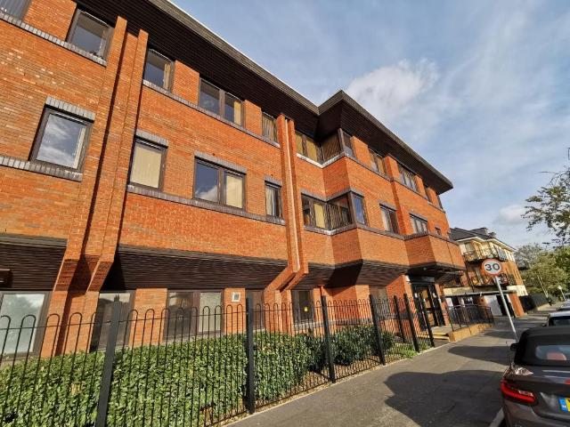 Uxbridge Road, Middlesex UB10 1 bed apartment to rent £1,250 pcm £288 pw