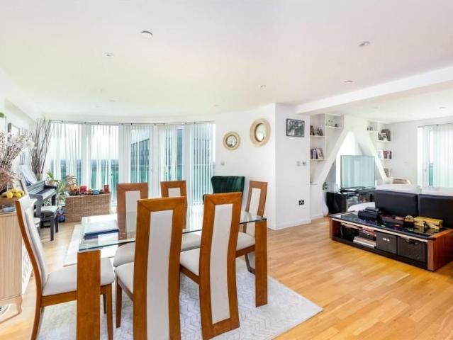 Uxbridge Road, Ealing W5, 2 bed flat to rent, £2,850 pcm | PrimeLocation