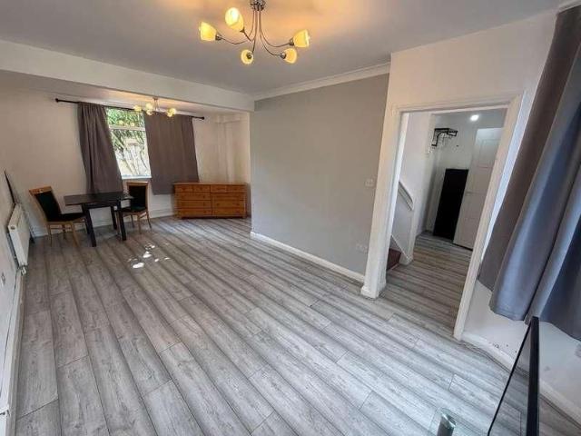 Uxbridge Road, Feltham, TW13