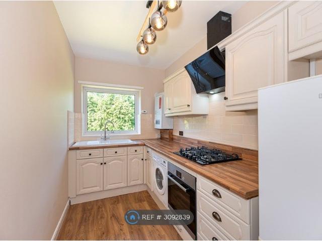 Uxbridge Road, Hampton Hill TW12, 2 bed flat to rent, £1,995 pcm | PrimeLocation