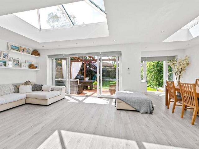 Uxbridge Road, Hampton Hill, TW12