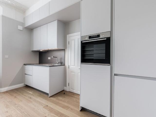 Uxbridge Road, Hampton Hill, Hampton TW12, 1 bed flat to rent, £1,525 pcm | PrimeLocation
