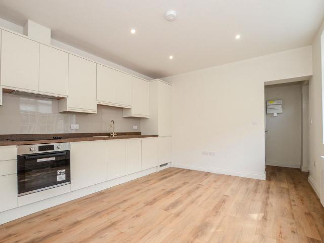Uxbridge Road, Harrow HA3, 1 bed flat to rent, £1,450 pcm | PrimeLocation