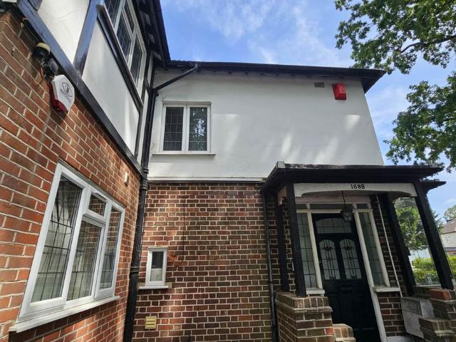 Uxbridge Road, Hatch End HA5, 2 bed flat to rent, £1,750 pcm | PrimeLocation
