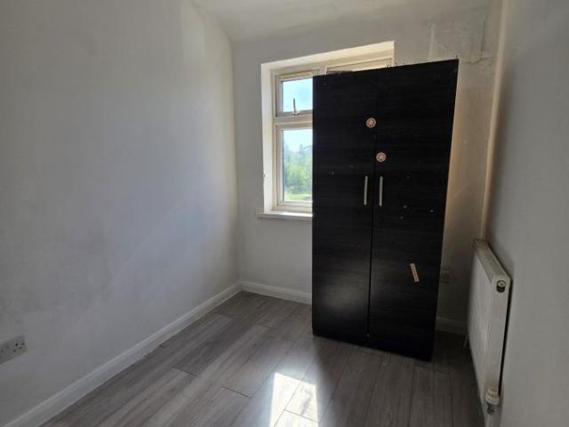 Uxbridge Road, Hayes, Middlesex UB4, 3 bed flat to rent, £2,350 pcm | PrimeLocation