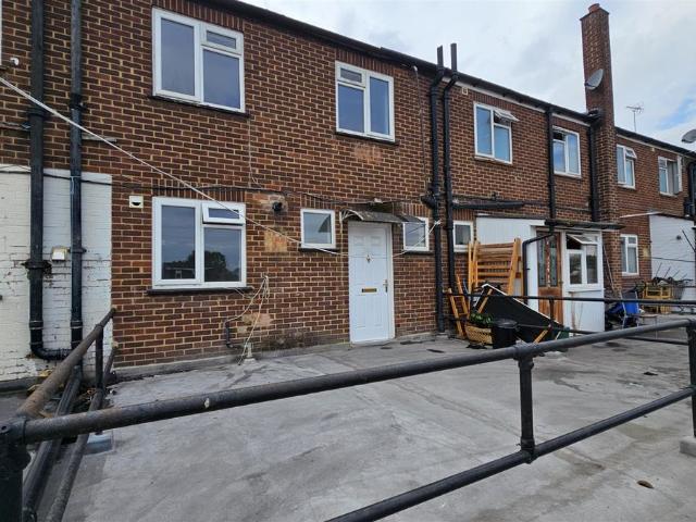 Uxbridge Road, Hayes UB4, 2 bed flat to rent, £1,550 pcm | PrimeLocation