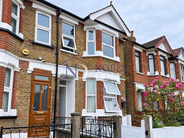Uxbridge Road, Hayes UB4, 2 bed flat to rent, £1,600 pcm | PrimeLocation