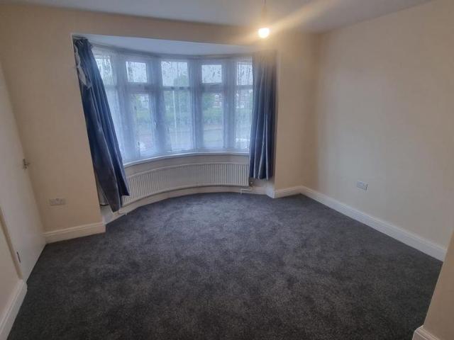Uxbridge Road, Hillingdon, Hayes. 1 bed in a flat share to rent £1,000 pcm £231 pw