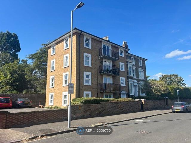 Uxbridge Road, Kingston Upon Thames KT1, 2 bed flat to rent, £2,100 pcm | PrimeLocation