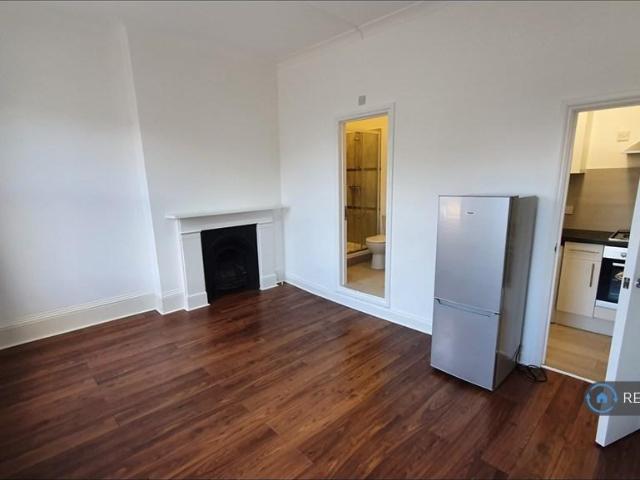 Uxbridge Road, London, W12 1 bed flat to rent £1,600 pcm £369 pw