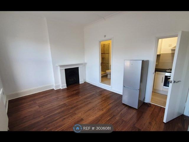 Uxbridge Road, London W12, 1 bed flat to rent, £1,600 pcm | PrimeLocation