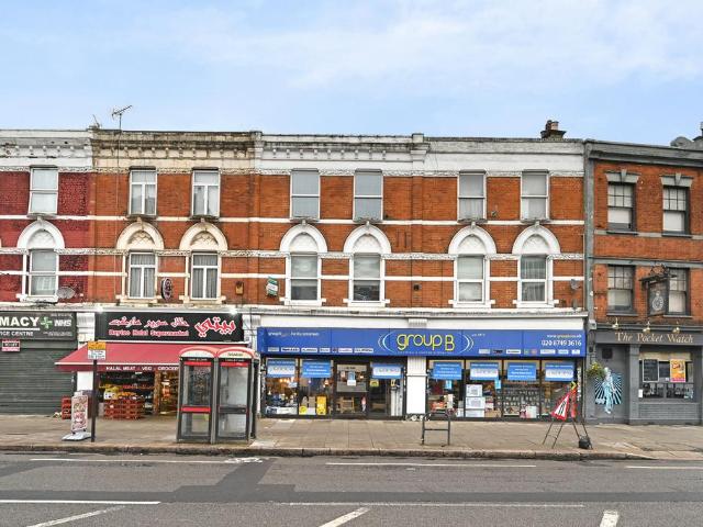 Uxbridge Road, London W12 1 bed flat to rent £1,800 pcm £415 pw