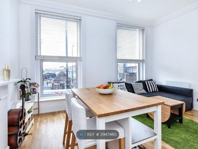 Uxbridge Road, London W12, 1 bed flat to rent, £1,900 pcm | PrimeLocation