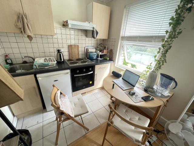 Uxbridge Road, London W12, Studio to rent, £1,278 pcm | PrimeLocation