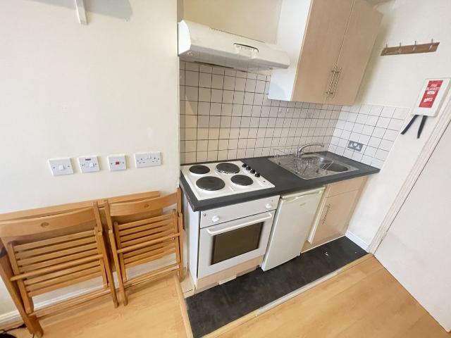 Uxbridge Road, London W12, Studio to rent, £997 pcm | PrimeLocation