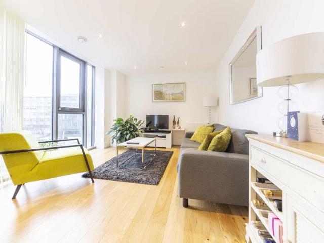 Uxbridge Road, London W5 2 bed flat to rent £2,800 pcm £646 pw