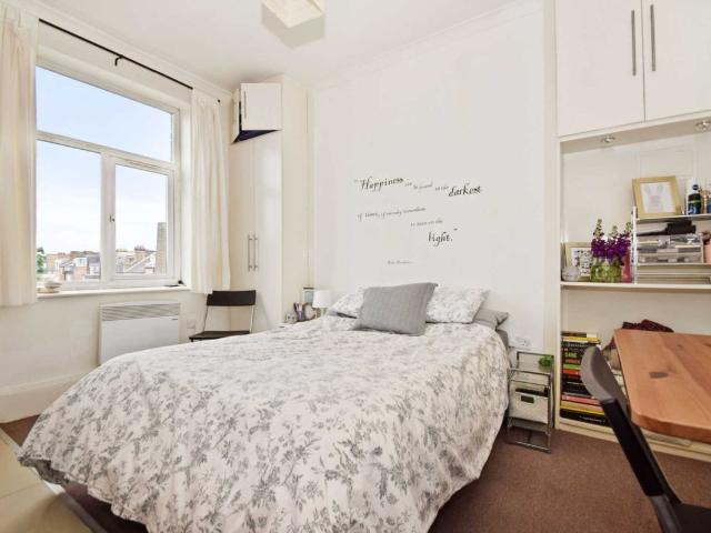 Uxbridge Road, Shepherds Bush, London W12, Studio to rent, £1,192 pcm | PrimeLocation