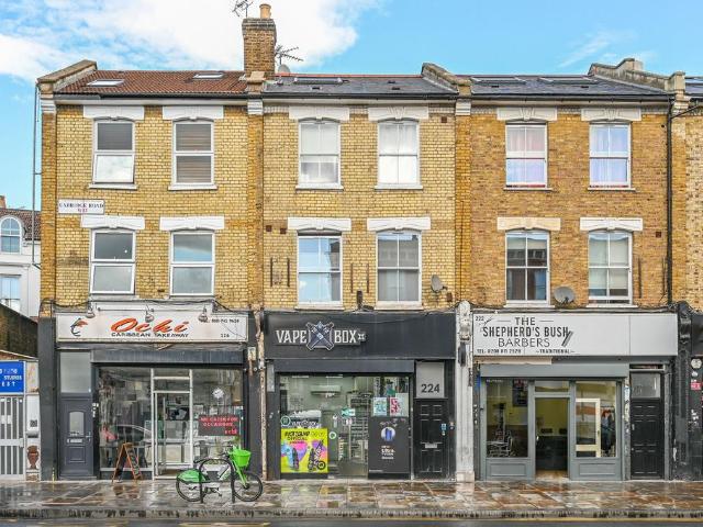 Uxbridge Road, Shepherd's Bush. 1 bed flat to rent £2,500 pcm £577 pw