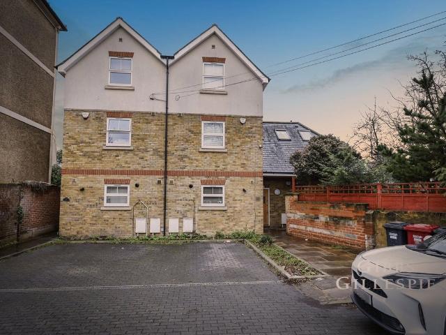 Uxbridge Road, Slough, Berkshire SL1, 3 bed town house to rent, £1,900 pcm | PrimeLocation