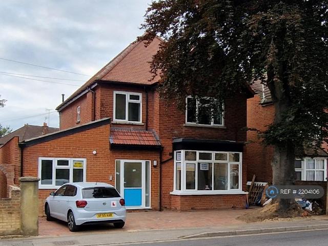 Uxbridge Road, Slough, SL1 1 bed in a house share to rent £900 pcm £208 pw