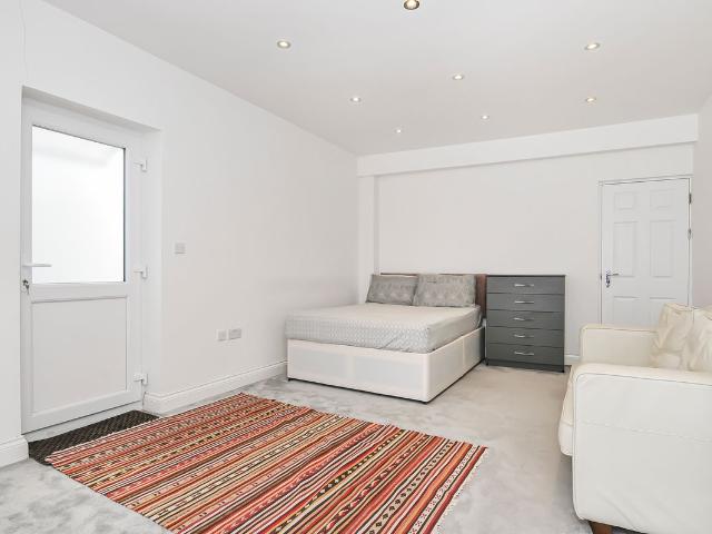 Uxbridge Road, Uxbridge UB10, Studio to rent, £1,250 pcm | PrimeLocation