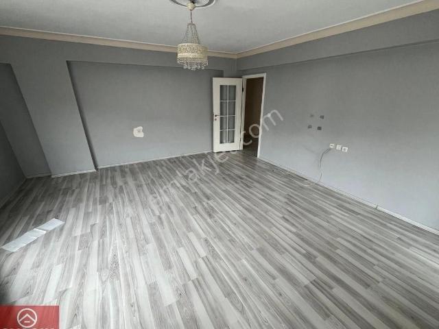 Uyanış Itri Caddesi'nde Masrafsız, Full Bakımlı 3+1 Ara Kat Daire
