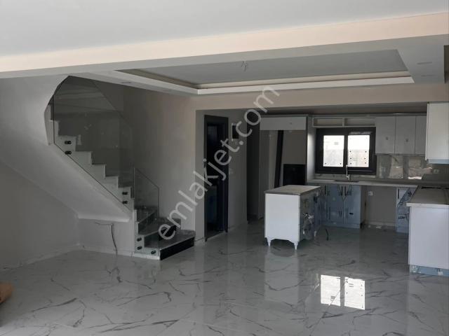 Uyar Gayrimenkulden Şakranda Satılık 5+1 Villa