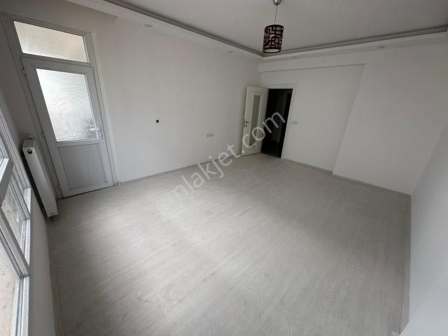 Uyaran 79 Gayrimenkul Den Kazım Karabekir Mh Satılık 2+1 Daire