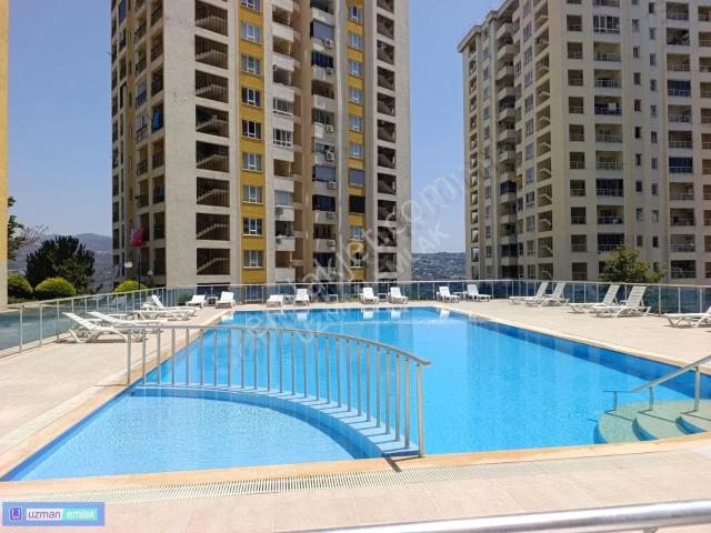 Uydukent Albatros Sitesinde Havuzlu 2+1 Satılık Daire