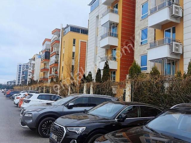 Uydukent Emlak'tan Site İçi Güvenlikli Lüx 4+1 Daire