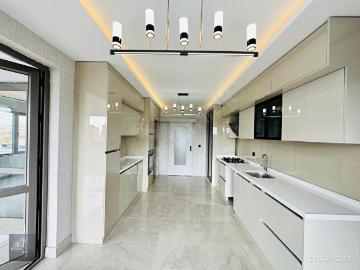 UYGUN EMLAK'TANBULVAR ÜZERİNDE KAPALI GARAJLI SIFIR 4+1 190 M