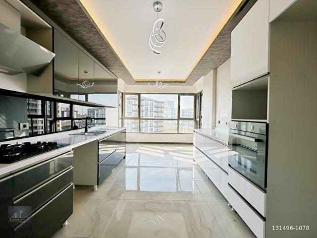 UYGUN EMLAK'TANBULVAR CEPHE GENİŞ PEYZAJ KAP.OTOPARK 4+1 185m