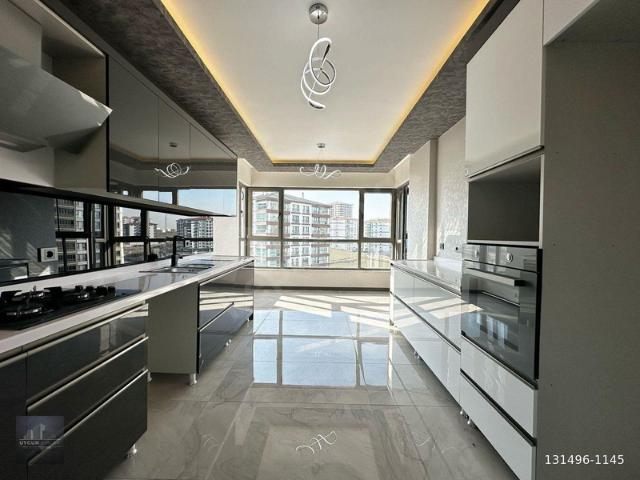 UYGUN EMLAK'TANLÜX SİTEDE GENİŞ PEYZAJ K.OTOPARK 4+1 185m