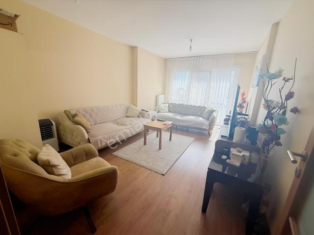 Uygun Gayrimenkulden loca Mahal Sitesi Satılık 2+1 Ara Kat Daire