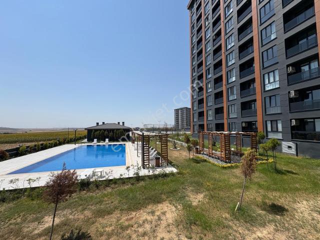 Uysal Gloria Rezidans Havuz Cephe Sıfır Eşyalı Kiralık Daire