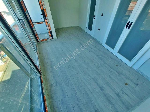 Uytundan Zeytinlide Cam Balkonlu Kapalı Mutfak Satılık 1+1