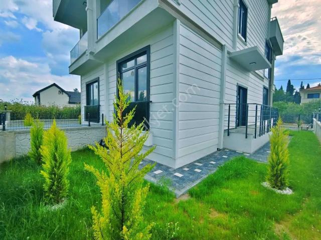Uytundan Zeytinli'de Doğa Manzaralı Otoparklı 3+1 Lüks Villa