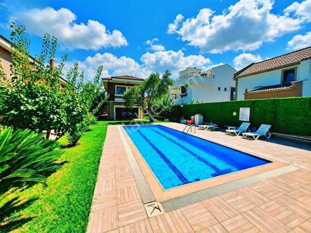 Uytundan Akçay güre Arasında Denize 600 Mt. Havuzlu 3+1 Villa