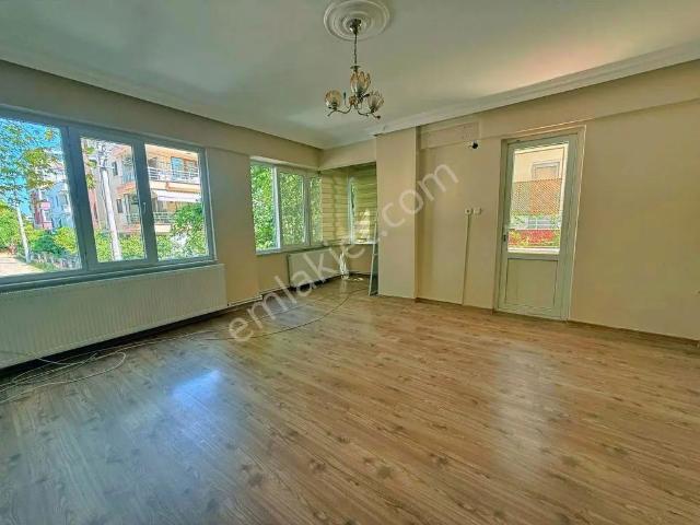 Uytun'dan Akçay'da Denize 350 Mt Doğalgazlı Ara Kat Kiralık 2+1