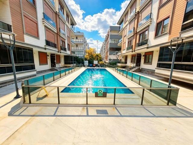 Uytundan Akçayda Havuzlu Kapalı Otoparklı Doğalgazlı Kiralık 3+1