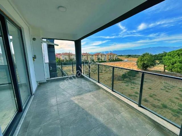 Uytundan Burhaniye Bahçelievler'de Asansörlü Arakat Kiralık 2+1