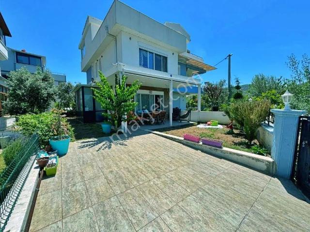 Uytundan Burhaniye İskele Denize 150 Mt Bahçeli Otoparklı Villa