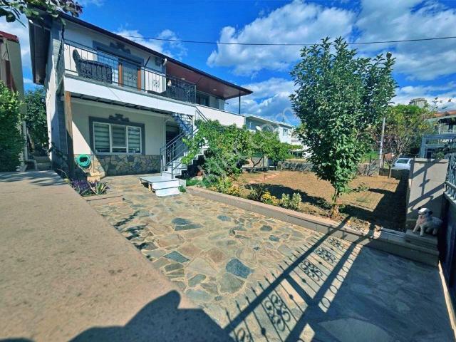 Uytundan Güre Merkez Denize 200 Mt Doğalgazlı Bahçeli Kiralık3+1