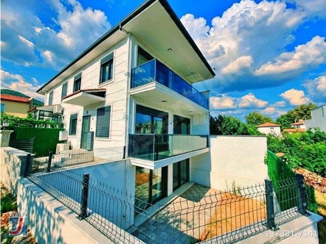 UYTUNDAN GÜREDE FULL PANORAMİK DENİZ MANZARALI LÜKS 5+1VİLLA